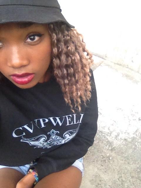 tonio_life's tweet image. Pq les gens se prenne en photo avec mon phone srx ? 😩 @GunzDope_