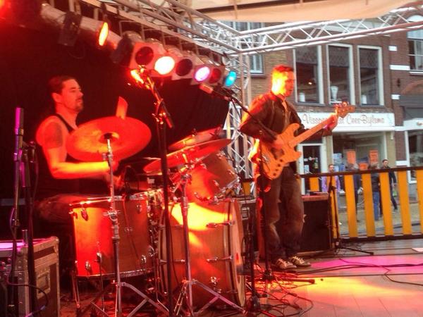 <a href="/MikeKampBass/">Michael Kamp</a> - wat heb ik mezelf toch weer lekker bezig gehouden op die houten plank.