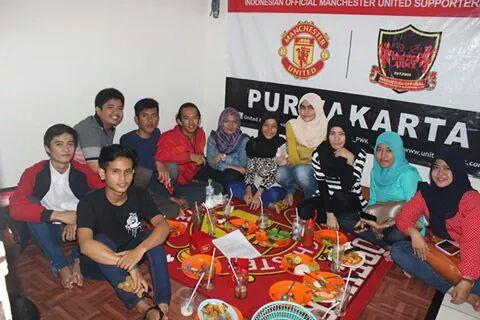 riina_WD's tweet photo. Buka bersama skaligus reuni w/ alumni smp 7 pwk http://t.co/d7D46jb276