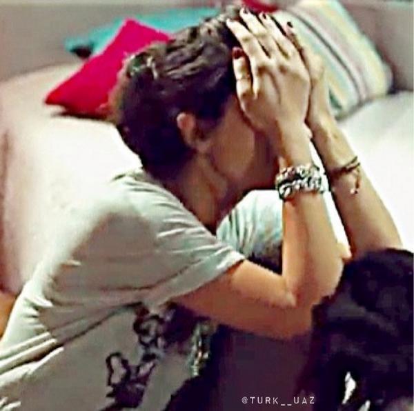 turk__uaz's tweet photo. #KaraParaAsk #karaparaAşk #tubagroup #TubaBueyuekuestuen #TubaBuyukustun http://t.co/NCh8SOaMK6