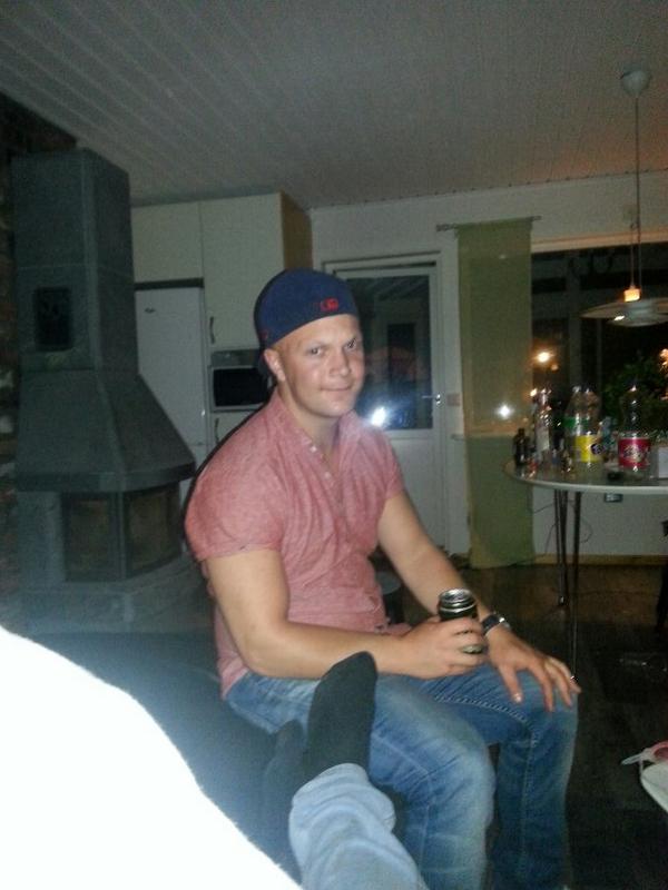 BeddeSvrd's tweet photo. Nolle då han såg finskorna lämna sad moment.. rip in pistachio http://t.co/dY0Ey1awrs