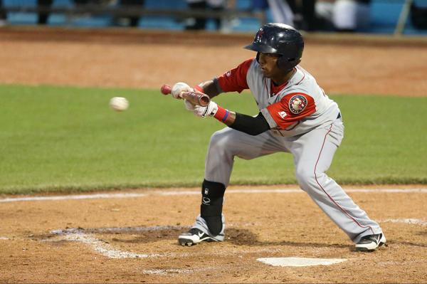 SandyTambone's tweet photo. Spinners Raymel Flores @flores2546 lays down bunt @lowellspinners http://t.co/H5DWEhI8RZ