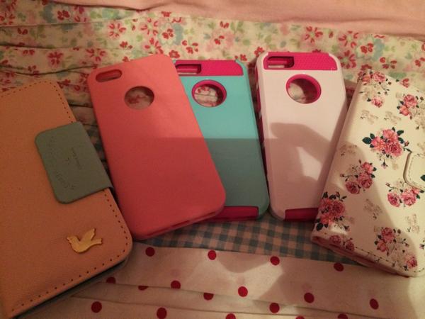BeckyHallX's tweet photo. You'd never guess iv only had my iPhone a week ๐๐ #caseaddict http://t.co/sz4bE1CYxL