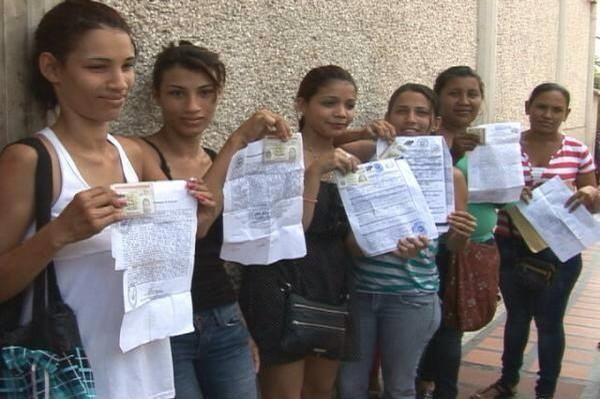 CheveritoChimbo's tweet photo. Exigen partidas de nacimiento para comprar pañales. ¿Y para "gobernar" al país.no? http://t.co/U2uSvCKqa6 @laelicedechacao @La_KapuchaV