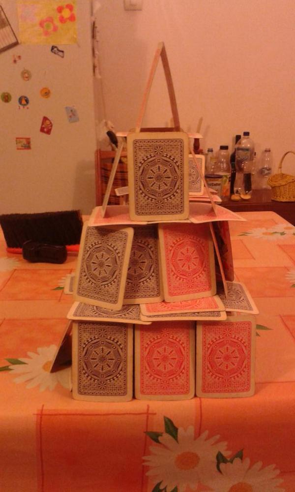 Alice2mr's tweet image. Kartyavar epites avagy mit csinaltak az emberek mikor meg nem volt net. Koszonom koszonom #estiprogram