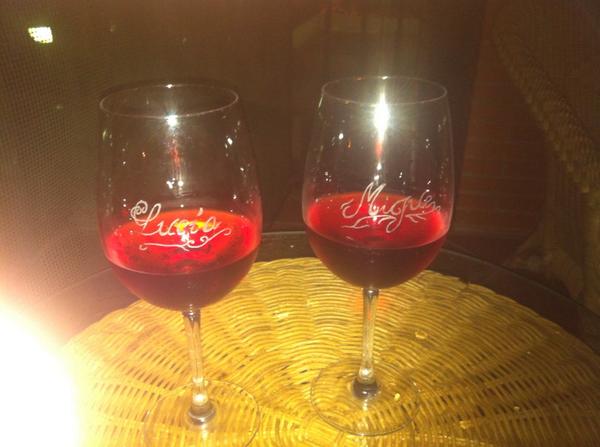 88_migue's tweet photo. Puess una copita de lambrusquito con lo mejor de mi vidaa... @luciagarcilopez tequiero pequeña http://t.co/Vp4qxKHSjZ