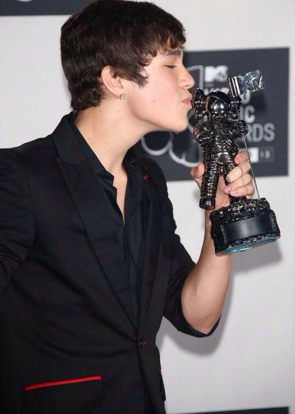 acmsirwin's tweet photo. Remember how happy he was? Let's do it again! #voteaustinmahone @AustinMahone ❤️❤️❤️❤️ http://t.co/n2r91QKVkj