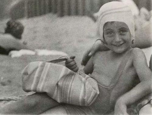 HistoryInPics's tweet photo. Anne Frank on a beach, 1934 http://t.co/kdSNiULeyq