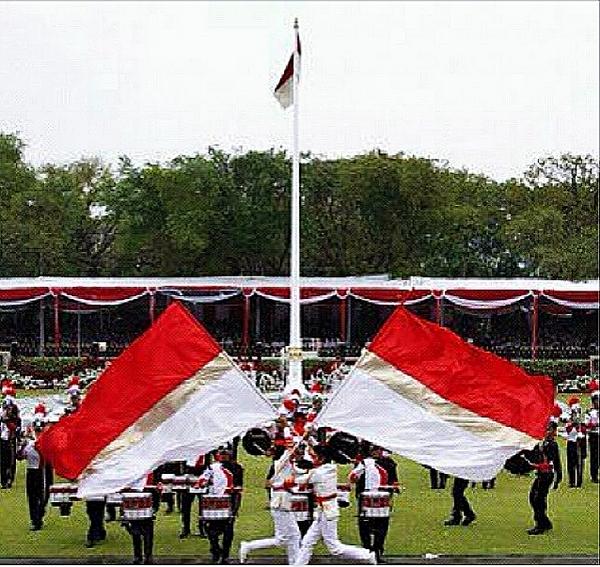 MBSemenGresik's tweet photo. Istana Negara 2011 http://t.co/6gc2NypAR7