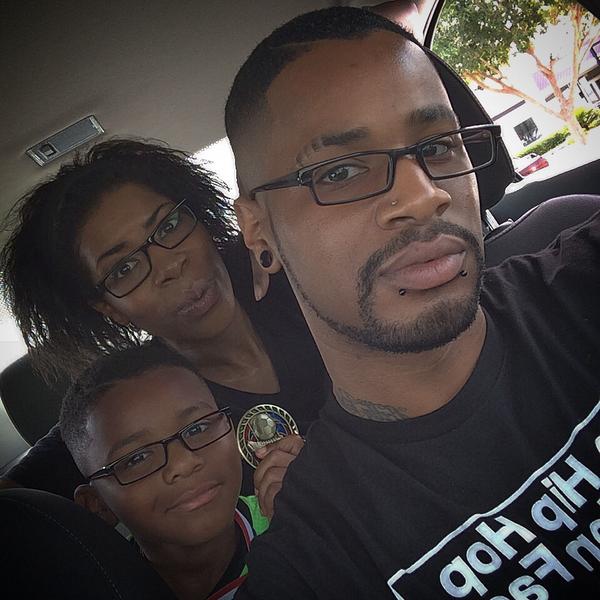 mr_moon_85's tweet photo. #MeAndTheFam having #fun in the #car #lmfao! #GroupSelfie #SaturdaySelfie #FamilyTime 😊☺️ http://t.co/XQ7Fdd9wwP