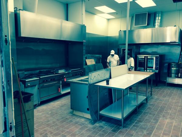 eatsbycheflive's tweet photo. Setting up shop #openingsoon #eatsdartmouth http://t.co/NUKTJl17i6