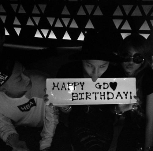 Happy birthday G-DRAGON... . 