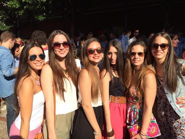 Celia_GHdez's tweet photo. Va tocando reencuentro pansetaa @CoralShut @PilyDlgd @elenimg @Cuca_cj  @Sililvia 💕😘 http://t.co/n0LhDwbkBd