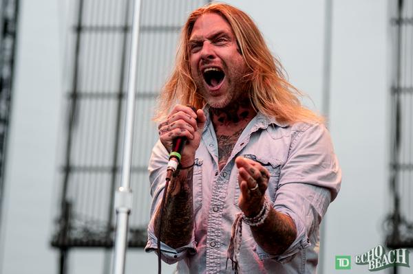 RBCEchoBeach's tweet photo. .@IMotherEarth took us back tonight! RT if you're ready for more 90s nostalgia!  Photo Credit: Tom Pandi http://t.co/Pj5DR2Ek3b