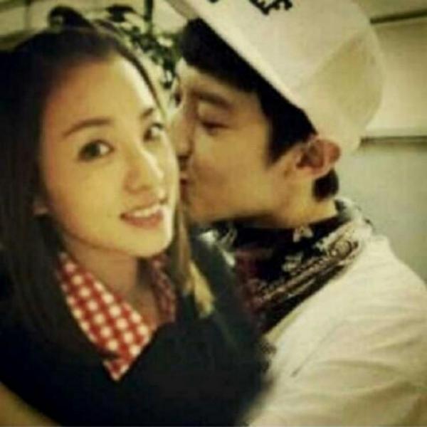 its_chanyeol's tweet photo. do you know we're already 5 months when 10 days ago?i'm sorry maybe it's too late to say it.happy anniversarry ♥ http://t.co/ZZMYjTjaUh