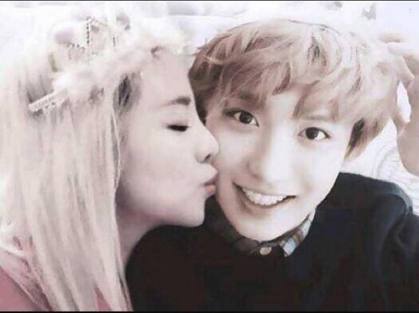 its_chanyeol's tweet photo. i love you so much,dala.i'm sorry already make you waiting.i know you busy,but i hope you stalking me. ♥ http://t.co/uSudkwkzMr