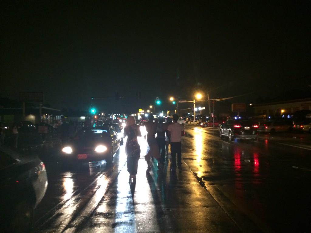 BvNHWPCIEAAclhu.jpg:large