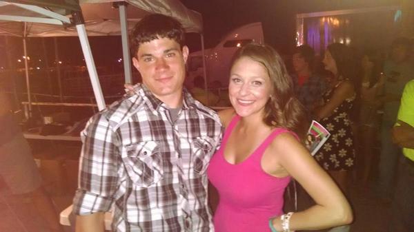 Drunner41's tweet image. Thanks for the picture and autograph and most importantly the fun night!! Selfie! @TheCourtneyCole