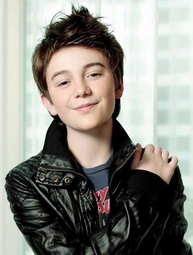 Happy Birthday GREYSON CHANCE..... u are so cute
  "WE LOVE YOU" 