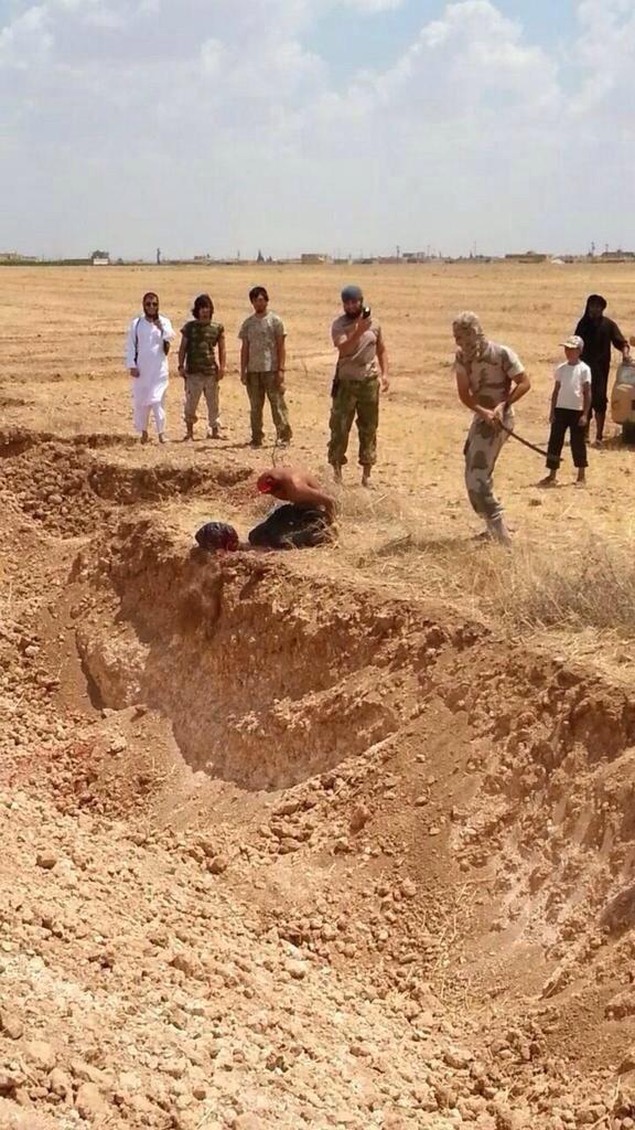 pilarmase's tweet photo. Asi matan a #cristianos en #Irak...cuesta creerlo...
X q no se hace eco la prensa? 
http://t.co/1T6OsJJYnd”@NoticiasSB1