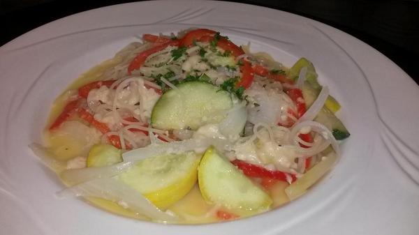 JasonJs49's tweet photo. My Pasta Primavera in a Garlic Cheese Sause http://t.co/m0S8GTCKpS