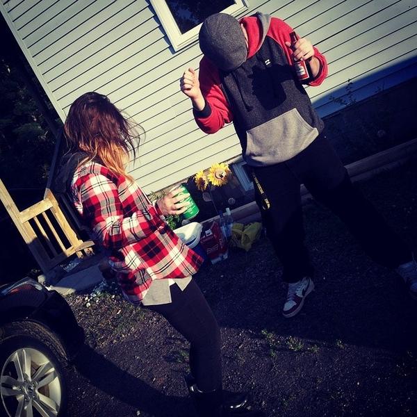 SeamusSexton96's tweet photo. We tried to dance #turndown forwhat #siblings #drinkdrankdrunk http://t.co/Uuh6sN3TiD