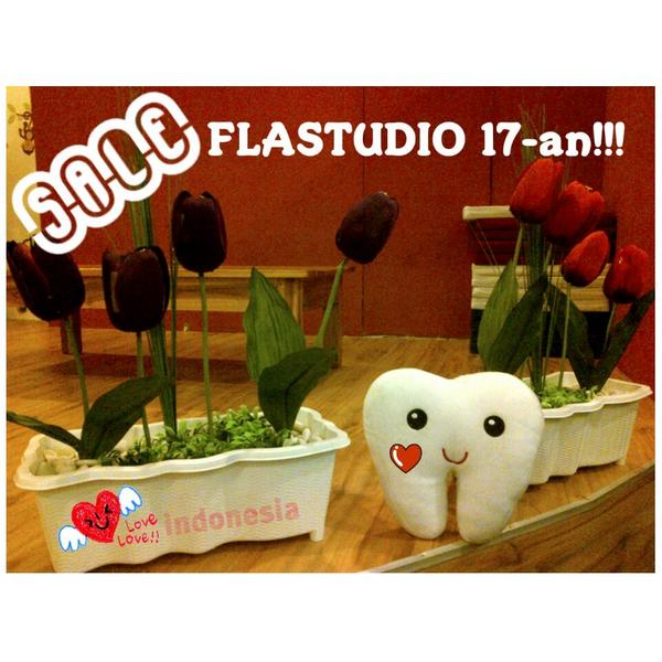 Dirgahayu indonesiaku!
Kaosgigiunyu juga sale. Khusus buat yg warna merah dan putih :3