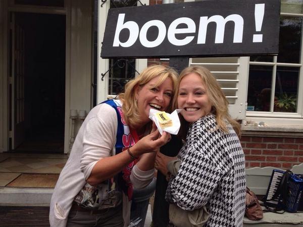 zpfboem's tweet photo. Mieke Linssen wordt 50! Reden voor een feestje en uiteraard een traktatie. Gefeliciteerd #boem http://t.co/zuwhxDRcQN