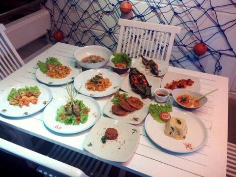 lawiekcafe's tweet photo. Selamat sore. Yang mau nyoba menu olahan laut yuk mampir ke Jl.Ciumbuleuit No.169b Bandung. #kuliner #infobdgkuliner http://t.co/EEvCUTGdQr