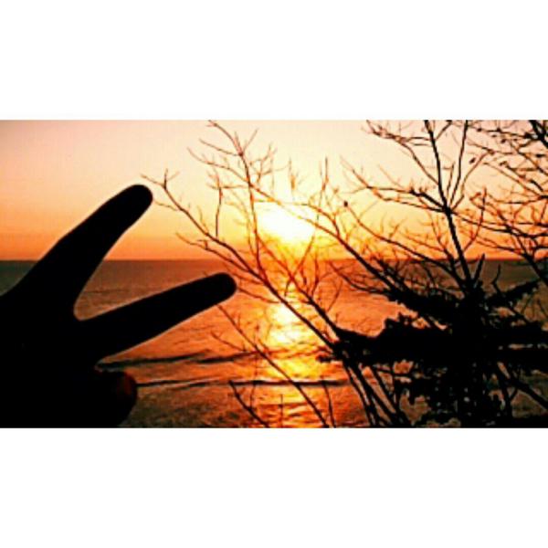 Dia bisa menenggelamkan smuanya #senja