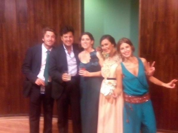 ines_aguior's tweet photo. Últimos supervivientes de la boda! @CarmenOrtega__ @RafaOnieva  @Hannarh33  @jose. @ines_aguior http://t.co/irCeGQsm9Z