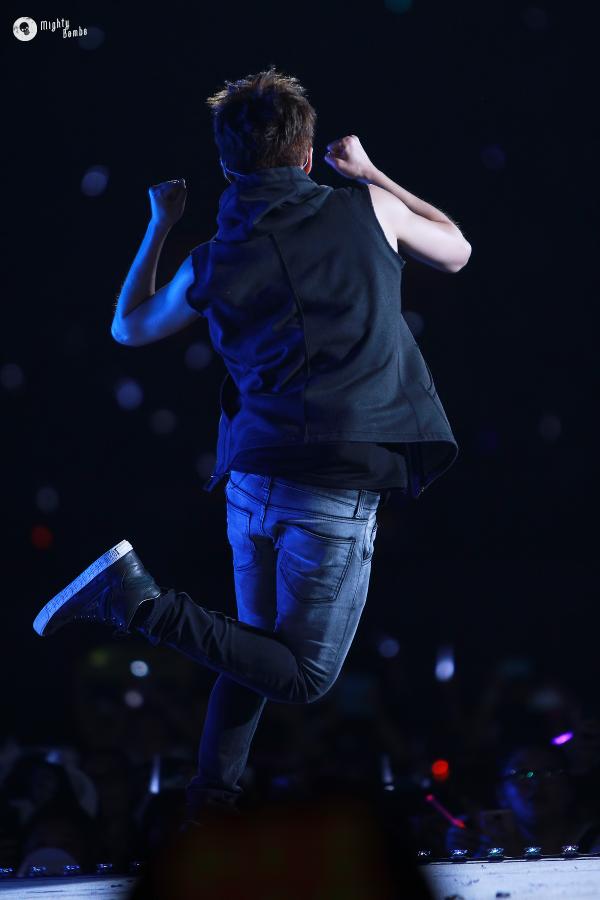 mightybombs's tweet photo. 140815 SM TOWN LIVE 귀여워서 광대 터지네 ㅋㅋㅋㅋㅋㅋㅋㅋㅋ http://t.co/OvWrfcK8ad http://t.co/wY1dJMGr5N