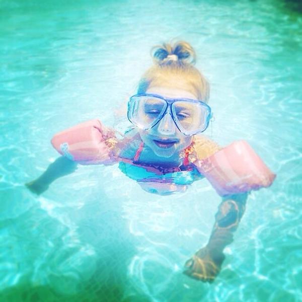TeenBabys's tweet photo. Swim girl http://t.co/HHYPsuJhmI