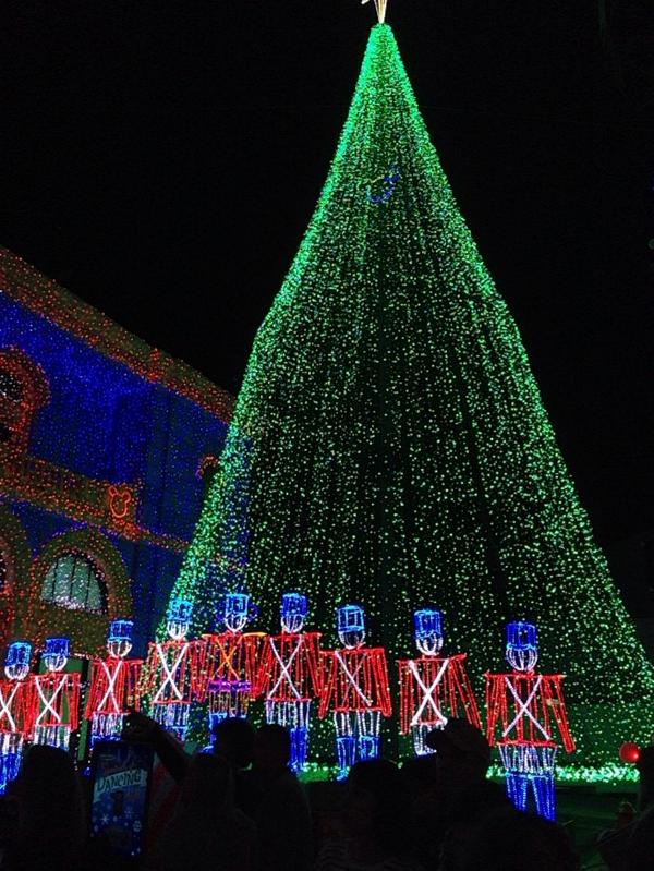 goodplanners_d's tweet image. Hollywood Studios The Osborne Family Spectacle of Dancing Lights