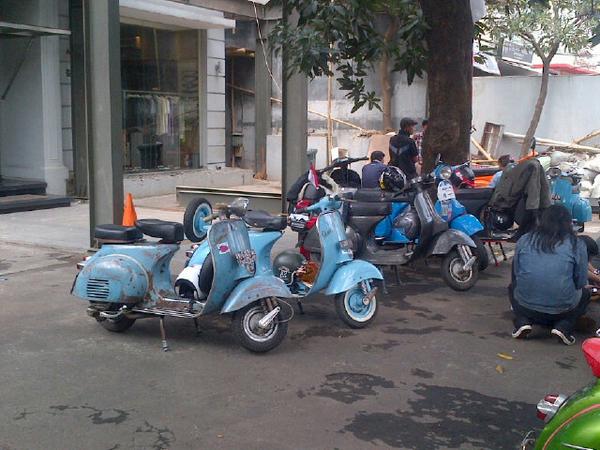 Nongkrong sama sodara nya