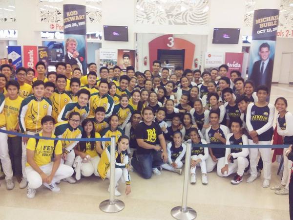 jelynsnfrncsc's tweet photo. Photo of the day :) No rivalry between the two teams. Nice game again for @MoreFunIn_FEU &amp; @_NUBulldogs  :) @forumNU http://t.co/JjCUOsV9Ng