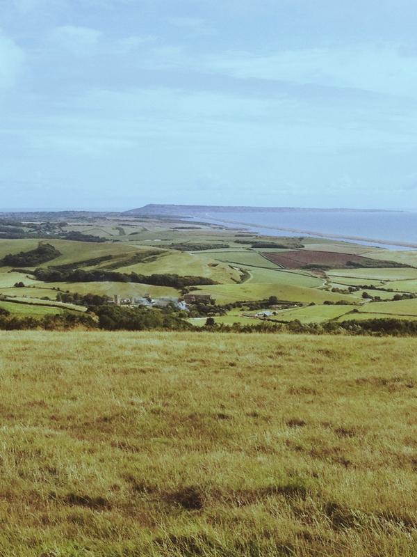 Casper_Lit_Cat's tweet photo. The land of #author and #poet Thomas Hardy. #Dorset #Weymouth #Wessex #rollinghills #view #meow http://t.co/Vr0dLgtYp9