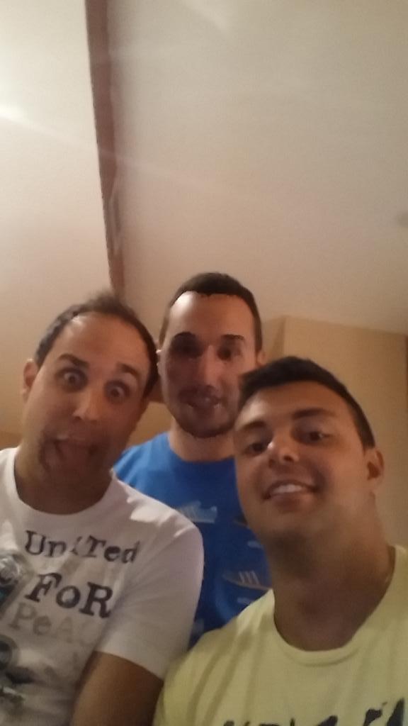 heKp3n's tweet photo. @davidsinoga @jesus010689 @heKp3n http://t.co/jq5g4PR5fM