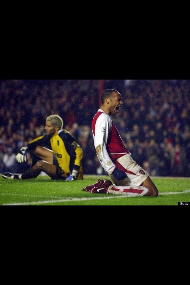 Happy 37th birthday thierry henry  .... The best striker in football history 