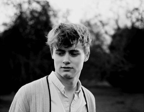 Life goes on but I'm gone cause I die without you.