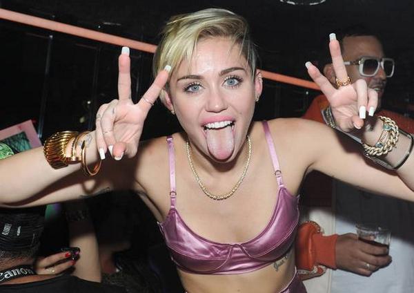 MTVPolska's tweet photo. Trwa maraton z @MileyCyrus w #MTVPolska. Przed nami jeszcze min. koncert #Unplugged. Dołącz teraz! http://t.co/V8cZNxs8Av