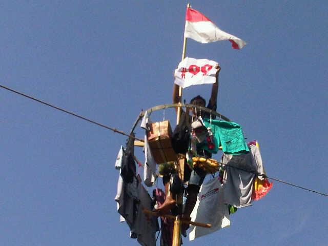 Lomba Panjat Pinang