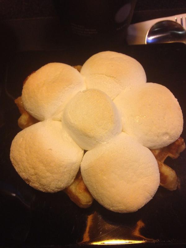 partnervi's tweet photo. #Andhere 
얼지님 @always_gd 이 콩빙수 먹고 싶다 노래 노래해서 옴..>.<

#앤드히어 http://t.co/7QUHz4OtsQ
