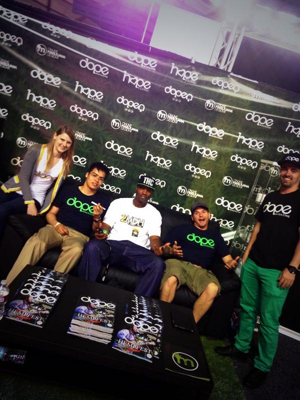 MsHighLife2MDH's tweet photo. @Dope_Magazine staff at @Cannacon are all awesome don't you think @MrHighLife2MDH ??!!! Love your magazine #Quality 😊 http://t.co/q82UNhRpq8