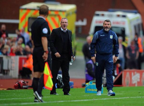 FootballFunnys's tweet photo. The linesman is fucked http://t.co/WgMaY7JdhR
