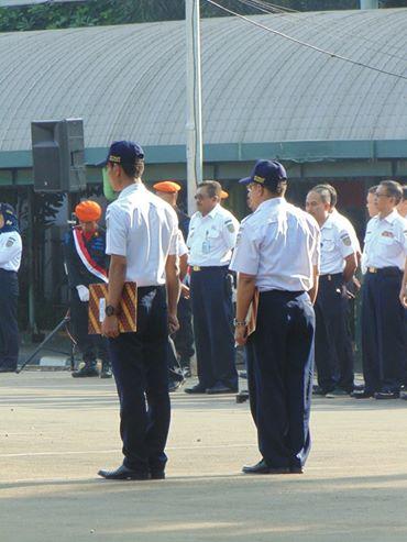 Persiapan Upacara Pengibaran Bendera #69tahunRI para Pegawai <a href="/KAI121/">Kereta Api Indonesia</a> dihalaman parkir sta #gambir