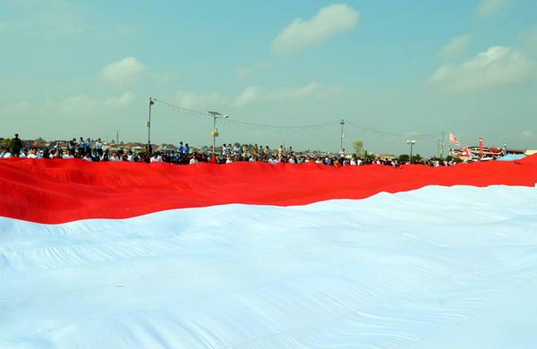 Pipoinzaghi_Pi's tweet photo. bendera 3000 m @IKALKSPalembang http://t.co/z7lGEFdQ2o
