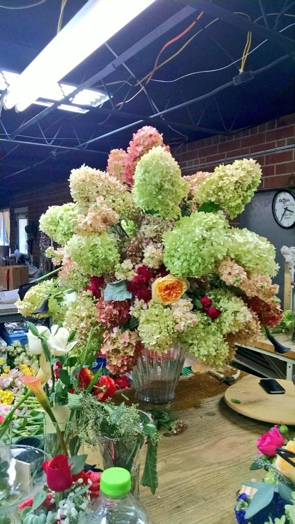 PinkPetuniaCLT's tweet photo. A sneak peak at our #TBSAug2014 booth arrangements! #limelights are grown in our gardens... #CLTbrides #CLTflowers http://t.co/GHynMOSBo9