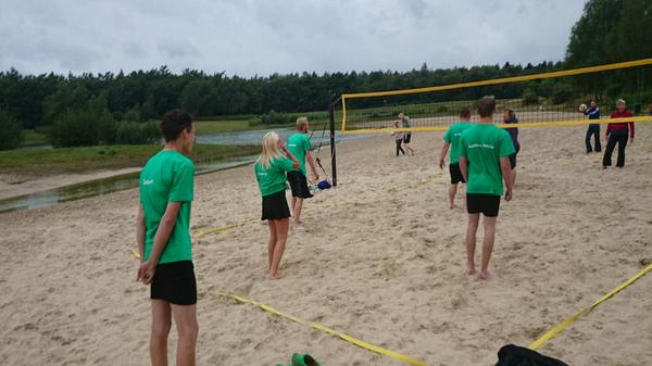 klimopparty's tweet photo. De Klimop was ook aanwezig op @BvolleybalAssen goeie organisatie daar! Jammer van het weer dat wel! http://t.co/m1tRkEItKb