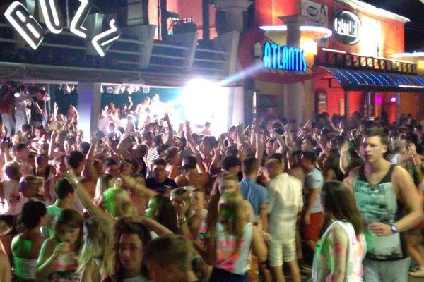 KavosCountdown's tweet photo. RT if you love @Buzzbarkavos http://t.co/pR3R2vwI40